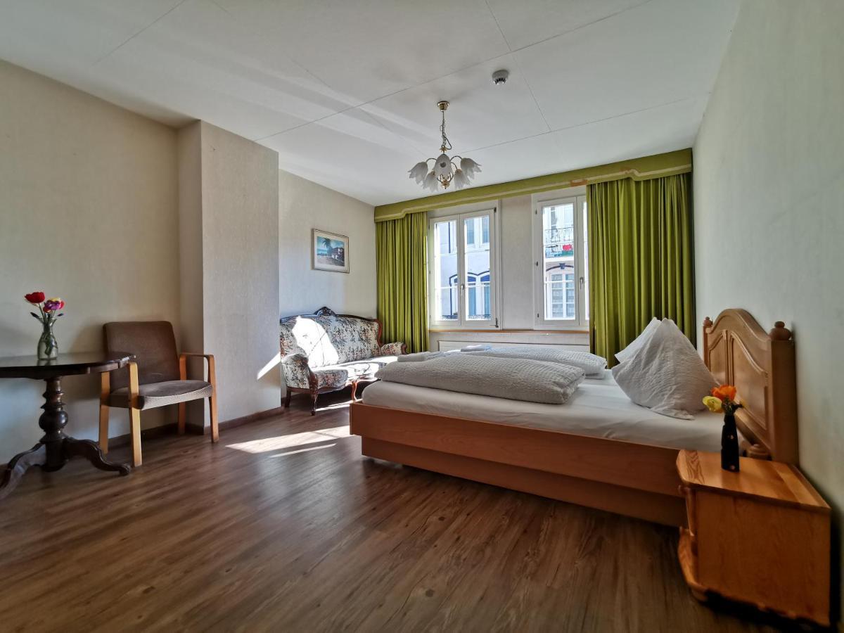 25 Apartment *