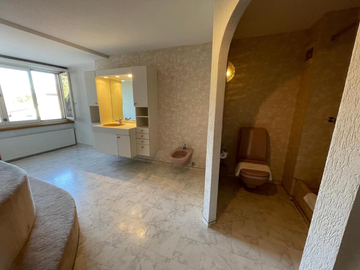 25 Apartment *